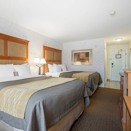 Prestige Kamloops Hotel Екстер'єр фото