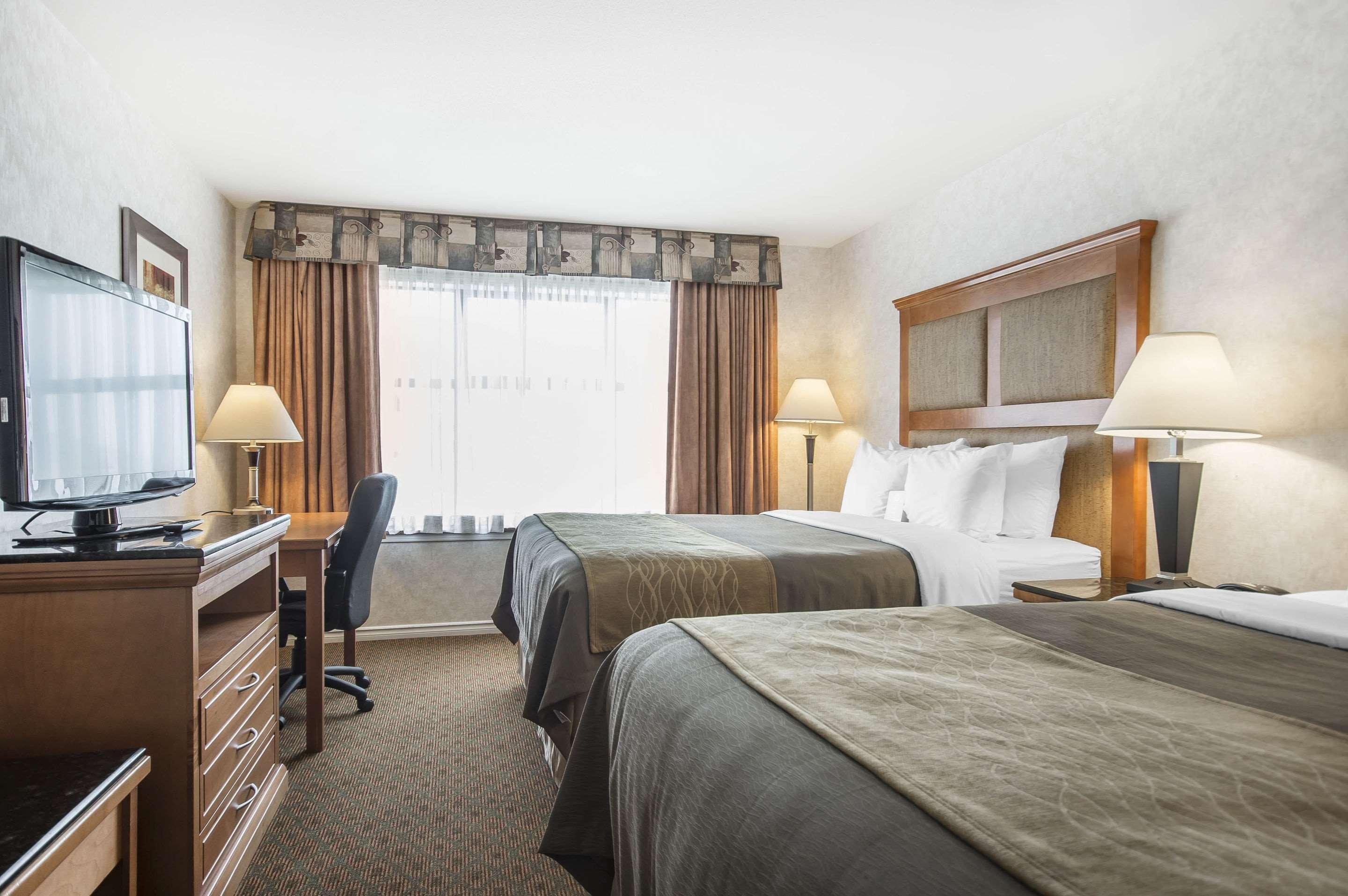 Prestige Kamloops Hotel Екстер'єр фото