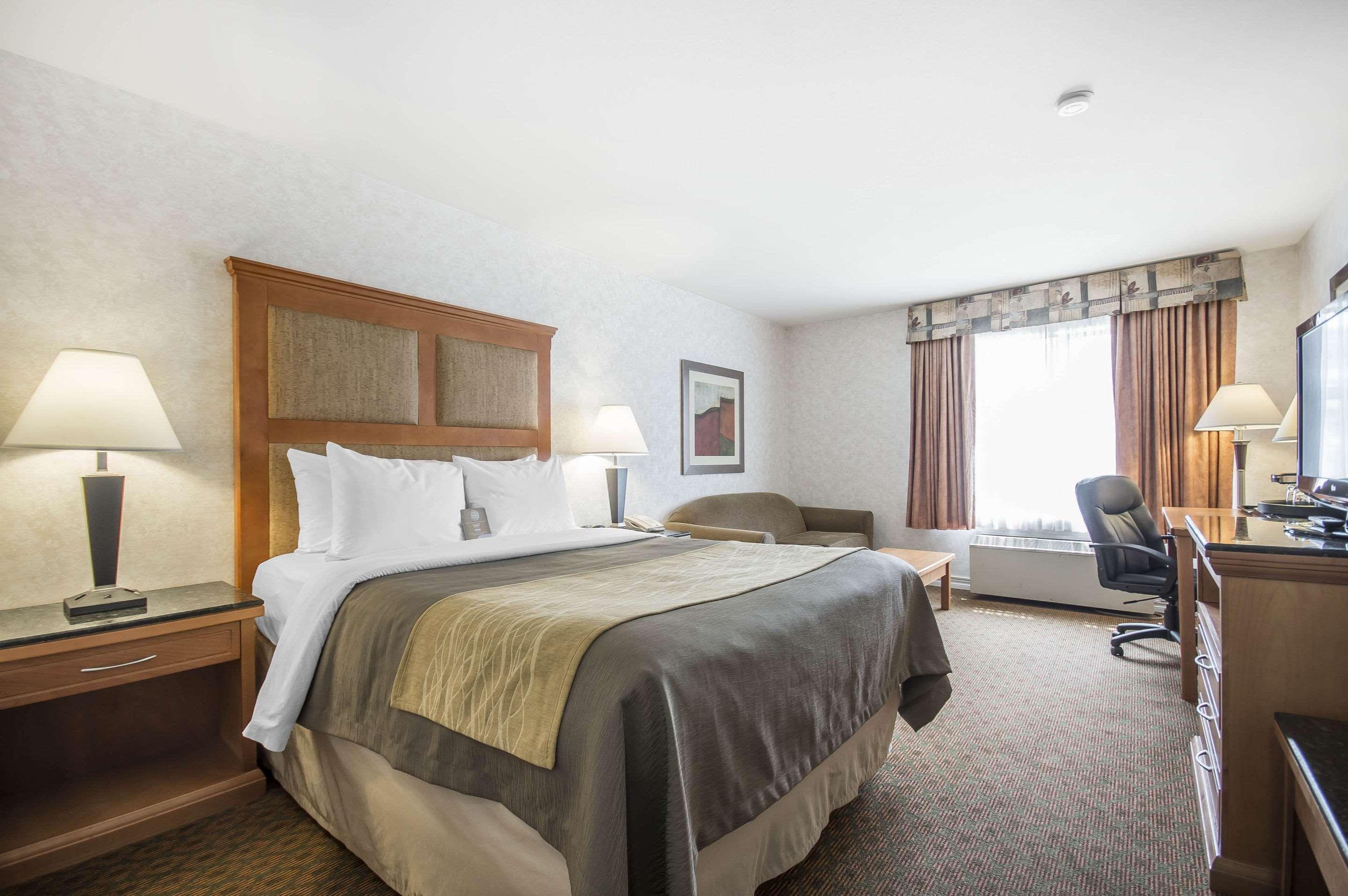 Prestige Kamloops Hotel Екстер'єр фото