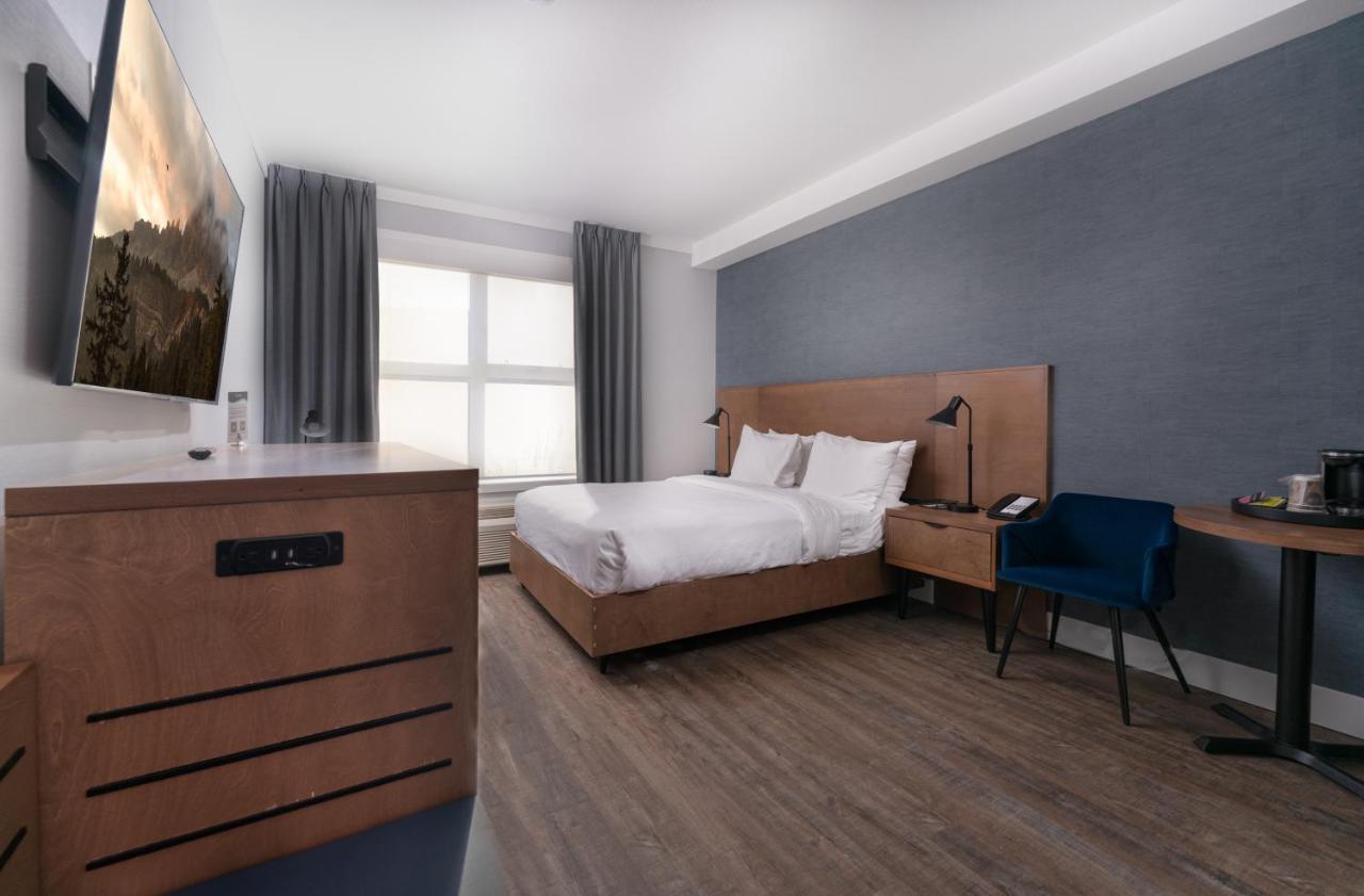 Prestige Kamloops Hotel Екстер'єр фото